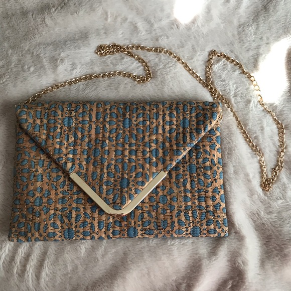 Sondra Roberts Handbags - • NWOT Sondra Roberts purse •